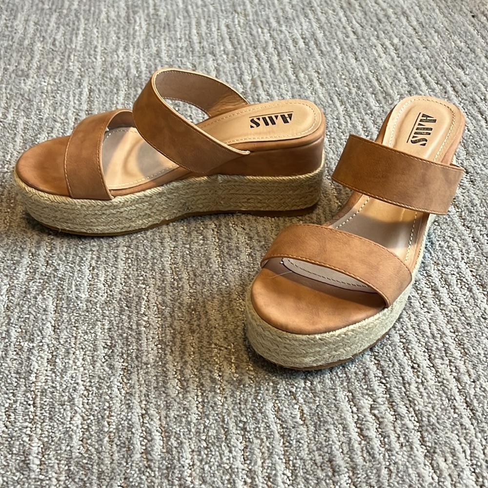 Brand new platform sandal